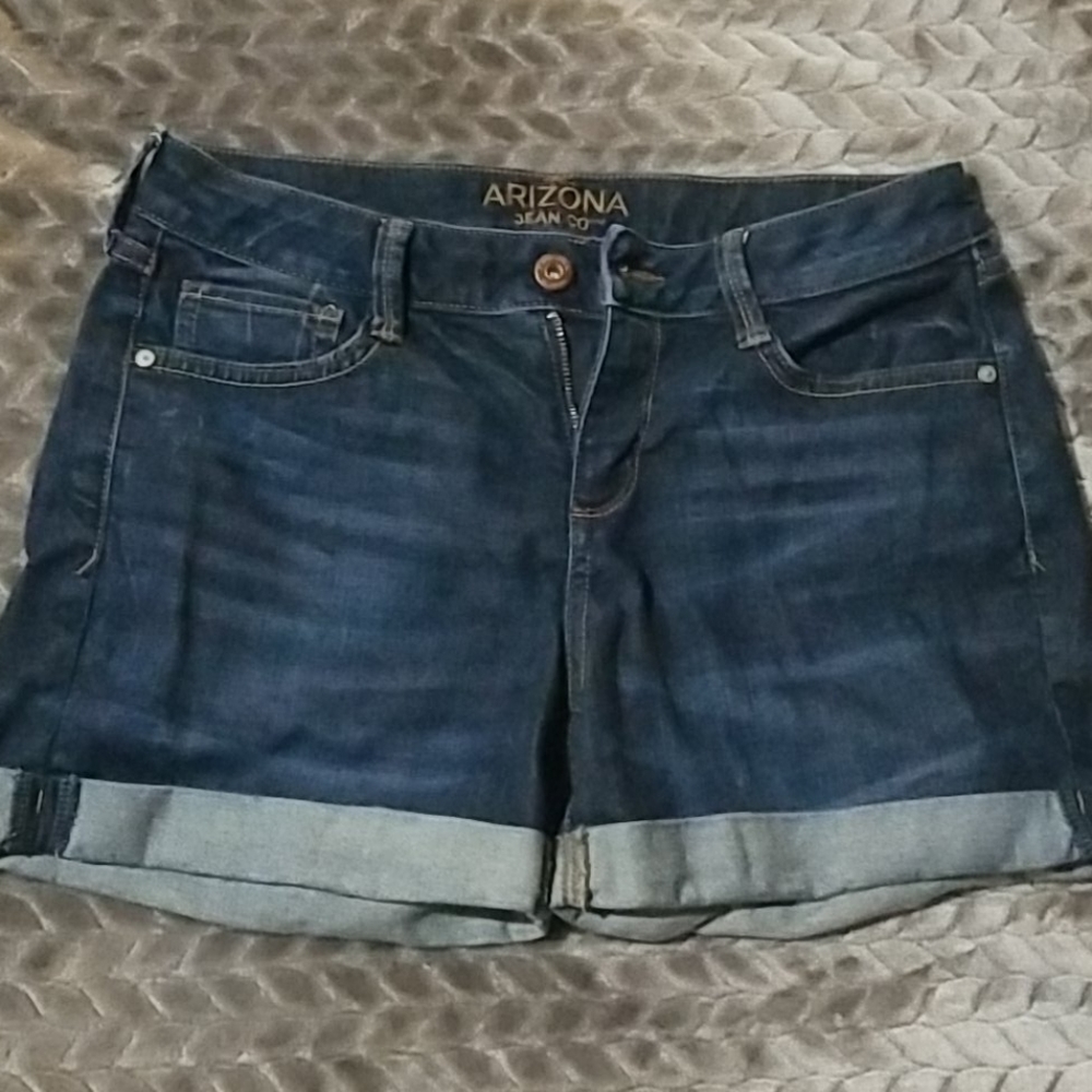 Arizona short